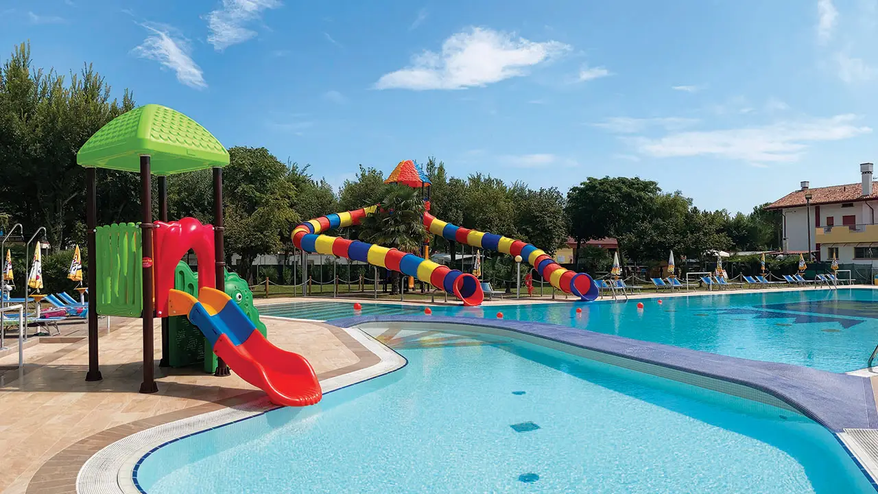 amping parco capraro piscine con scivoli 2