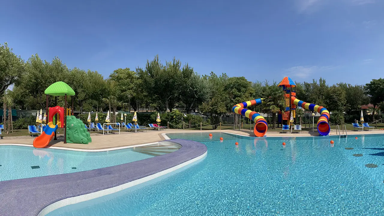 amping parco capraro piscine con scivoli 6