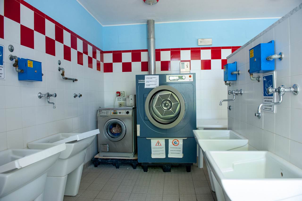 piazzole lavanderia self service scaled